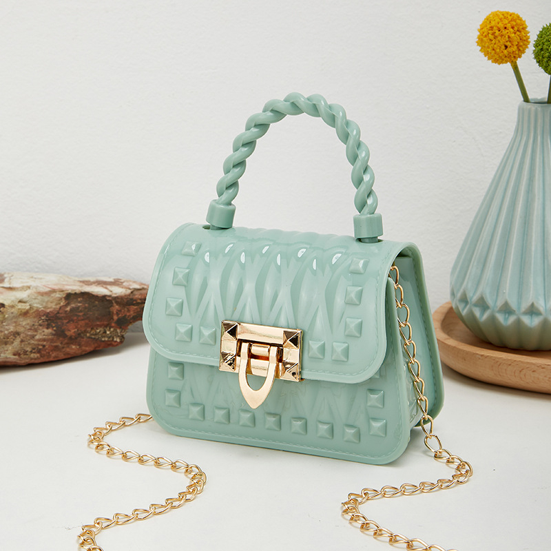 PVC Jelly torba s rivetama – svježeg i sladak stil, školjkast oblik, zaključavanje, unutarnji džep za dokumente