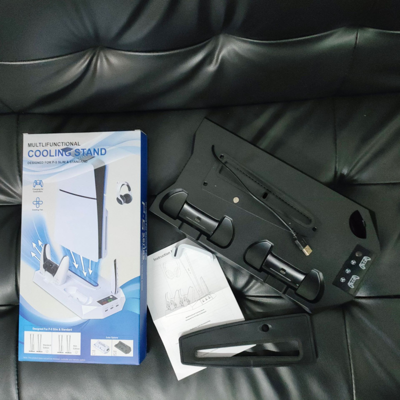Βάση Ψύξης με Ανεμιστήρα για PS5, PS5 Slim, PS5 Pro – 2-σε-1 Φορτιστής Χειριστηρίου, USB-C, ABS