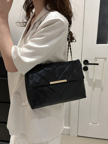 Női Diamond-Quilt láncos válltáska - PU, zárt nyitás, rejtett cipzáras zseb