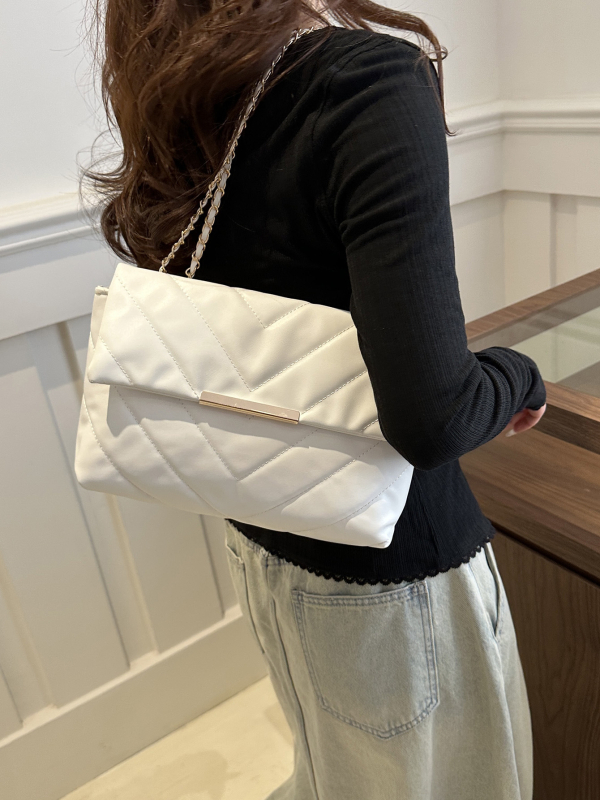 Női Diamond-Quilt láncos válltáska - PU, zárt nyitás, rejtett cipzáras zseb