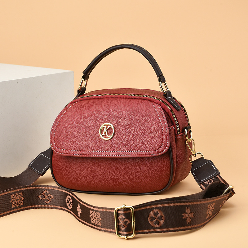 Minimalistička ženska crossbody torba, novi model niche stila, inspirirana korejskim stilom, PU torba preko ramena, mala i elegantna za svakodnevnu upotrebu.