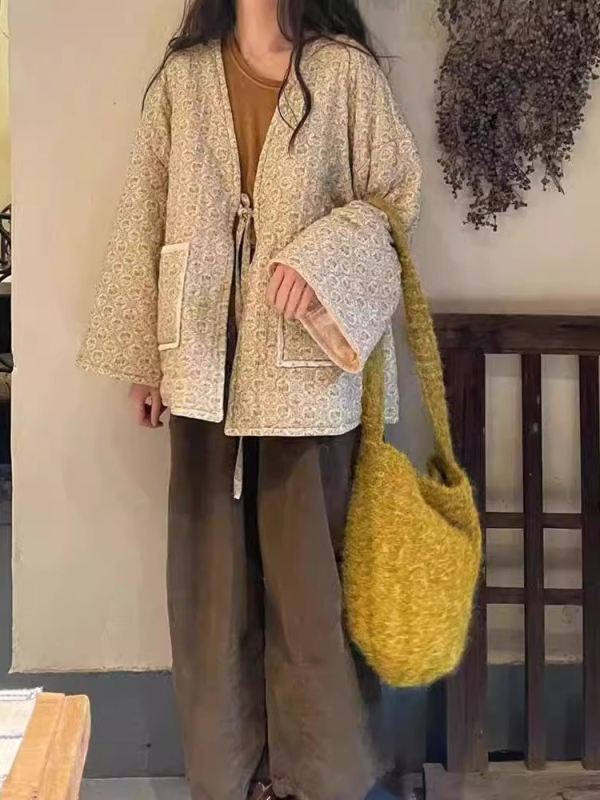 Geantă bucket din pluș, cu buzunar intern, închidere magnetică și strat suplimentar