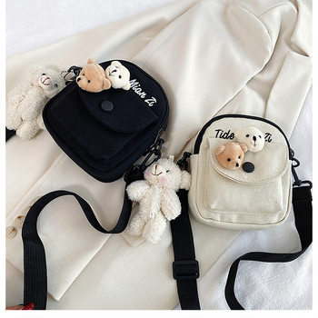 Τσαντάκι crossbody από καμβά για γυναίκες — σχήμα κάθετης τετράγωνης μορφής, σχέδιο με γράμματα, κλείσιμο με φερμουάρ, επένδυση από πολυεστέρα