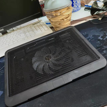 Podloga za hlađenje za notebook V19, ABS konstrukcija, nano-keramički ležaj, 1500 RPM, buka 11 dB