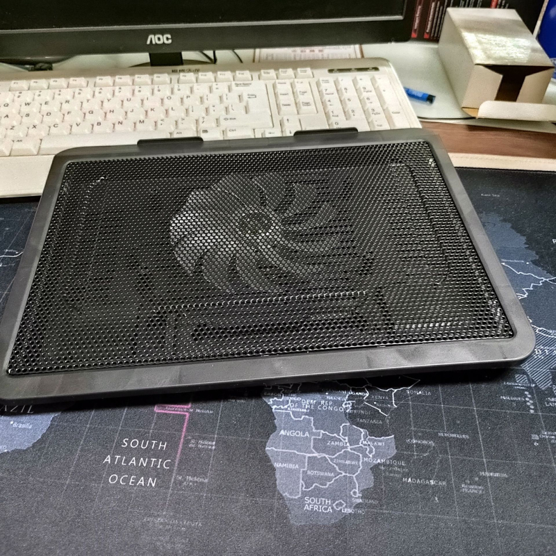 Podloga za hlađenje za notebook V19, ABS konstrukcija, nano-keramički ležaj, 1500 RPM, buka 11 dB