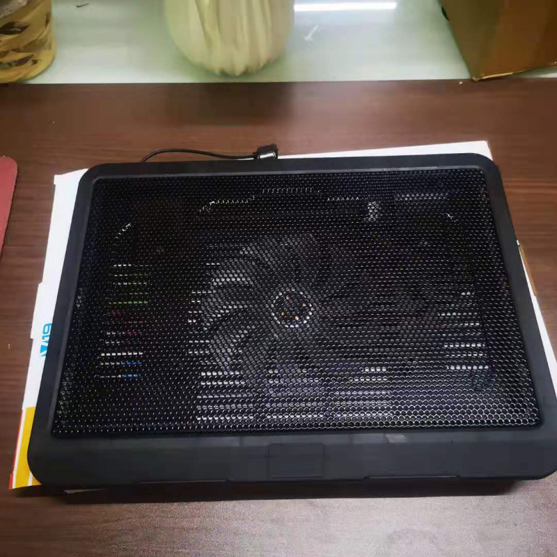 Podloga za hlađenje za notebook V19, ABS konstrukcija, nano-keramički ležaj, 1500 RPM, buka 11 dB