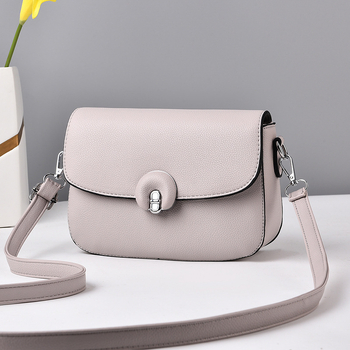 Τσάντα ώμου PU, στυλ saddle, οβάλ σχήμα, άνοιγμα με καπάκι, αστικός απλός σχεδιασμός