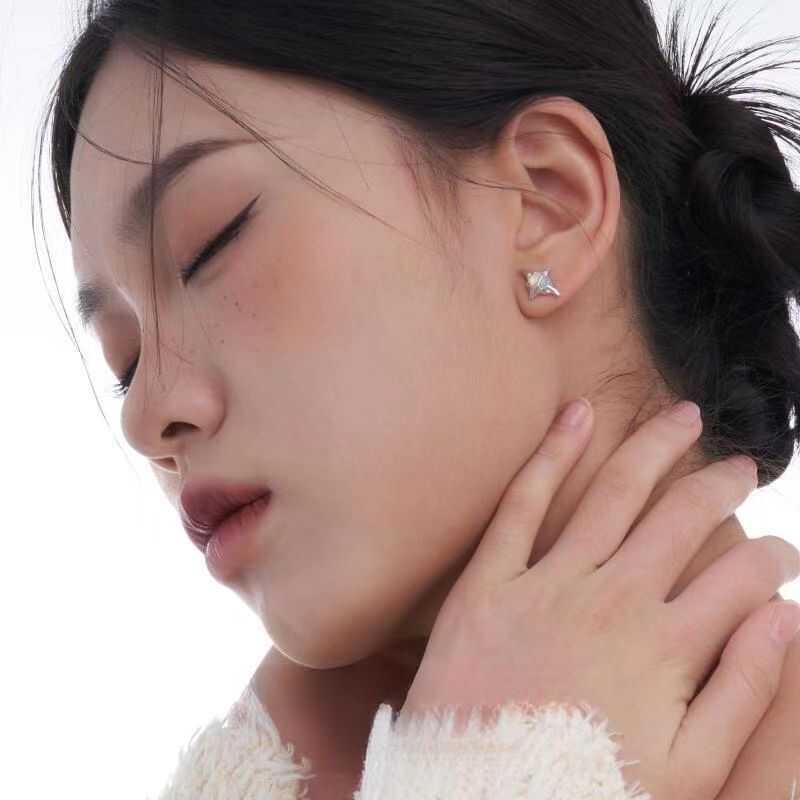 Naušnice s križ-zvjezdanim dizajnom, gravirane na srebrnim premazom, originalni dizajn za parove