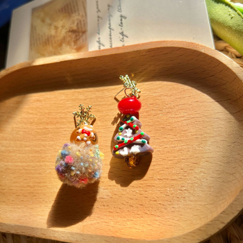 Cercei cu mărgele: motive de fulg de zăpadă și om de turtă dulce, accente brad de Crăciun (Material: aliaj; Finisare: placare electrolitică; Destinată: femeilor)