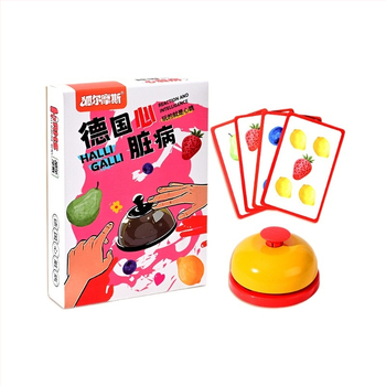 Set kartične igre s debelim vodootpornim karticama, pakiran u torbi, potiče koordinaciju ruke i oka te interaktivnu igru.