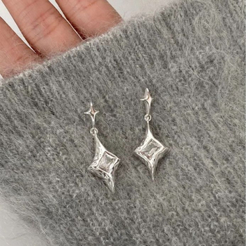Naušnice sa zvjezdicom od cirkonija, mješoviti materijali, elektroplatiranje, sladak stil za žene (jesen 2023)