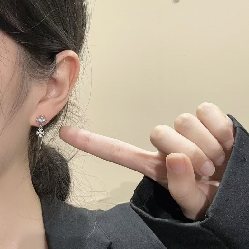 Geometrijske naušnice s privjeskom u obliku križa i konusa, bakrena osnova, 925 srebrni postovi, elektroplatinirani, vijčano zatvaranje