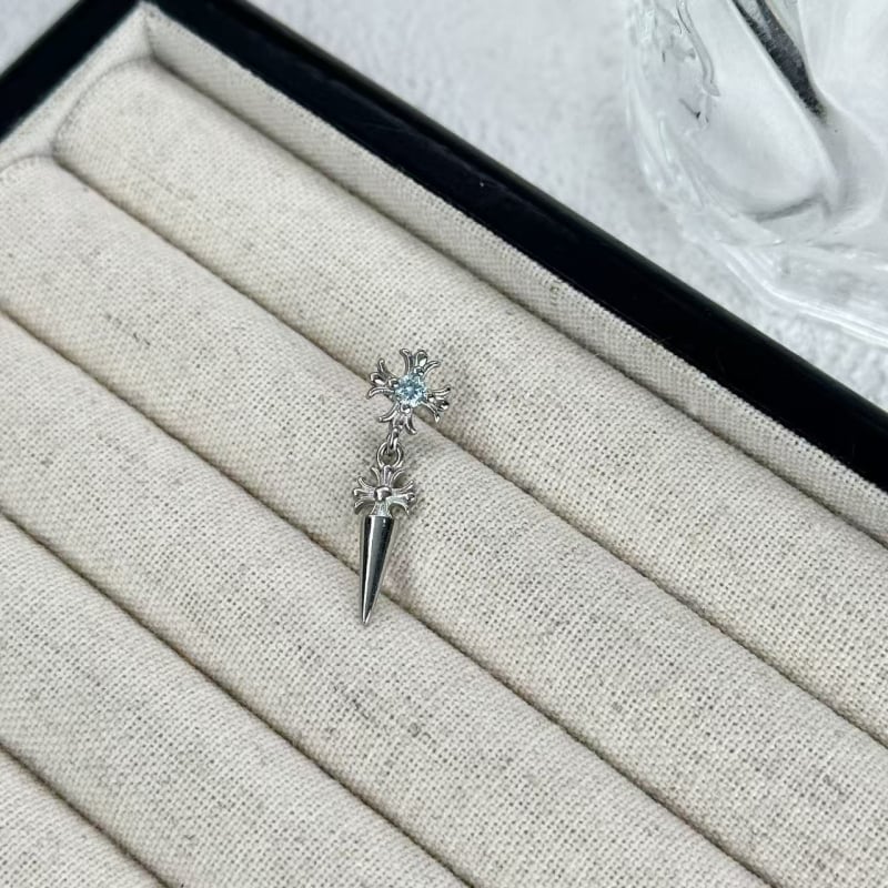 Geometrijske naušnice s privjeskom u obliku križa i konusa, bakrena osnova, 925 srebrni postovi, elektroplatinirani, vijčano zatvaranje