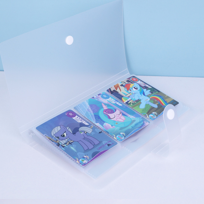 Karikatūru stilā veidots fotoalbums ar 20 iekšējām lapām, ultraskaņas saitēšana, PP vāks, pielāgošana un logotipa drukāšana