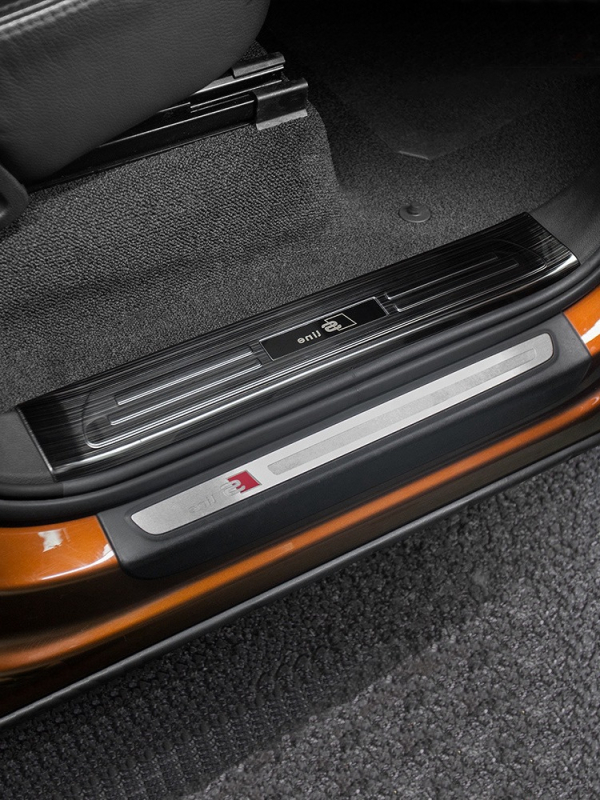 Prag interior din oțel inoxidabil pentru Audi Q7 (2016-2021), model ADMKT, protecție împotriva zgârieturilor