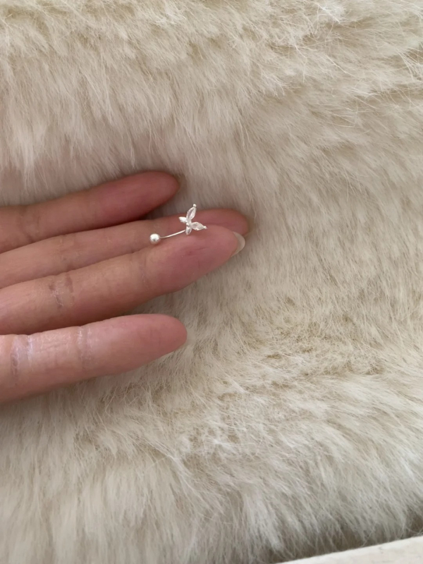 Naušnice od 925 srebra, dizajn mašne, elektroplatiranje, vijčano zatvaranje (Materijal: 925 srebro; Površina: elektroplatiranje; Stil: Svježe i slatko)