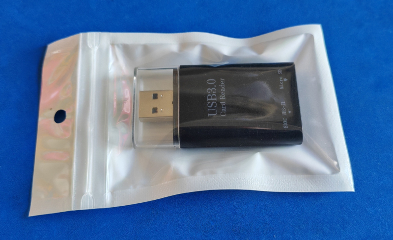 Cititor USB 3.0 pentru carduri – Model YX-7010B; suportă SD/SDHC/TF/MicroSD; exterior; compatibil cu toate sistemele de operare
