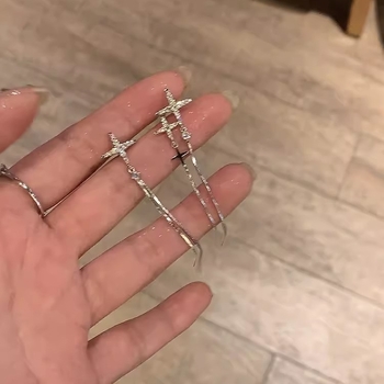 Cercei: Ciucuri cu zircon în formă de cruce-steluță, din cupru, stil geometric, placare electrolitică, origine Yiwu