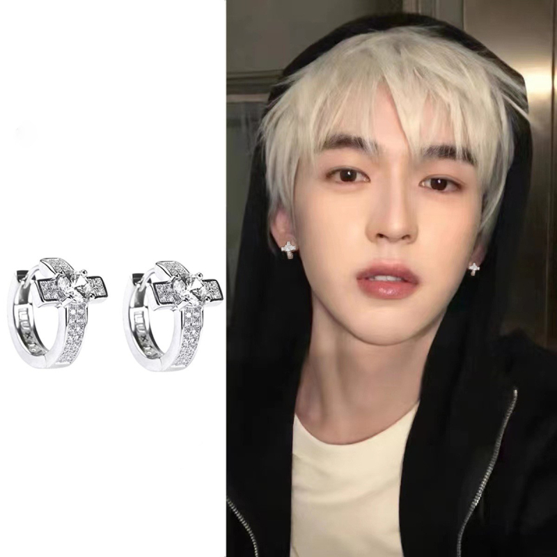 Kereszt alakú fülbevalók cirkóniákkal – ezüstözött bevonat, mikro pavé kövek, hip-hop stílus, pároknak