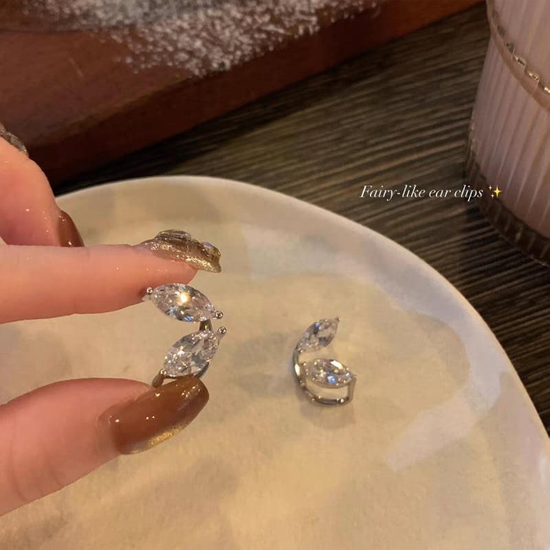 Női U-formájú fülklipsz — ötvözet, könnyed luxus stílus, elektroplakkolás