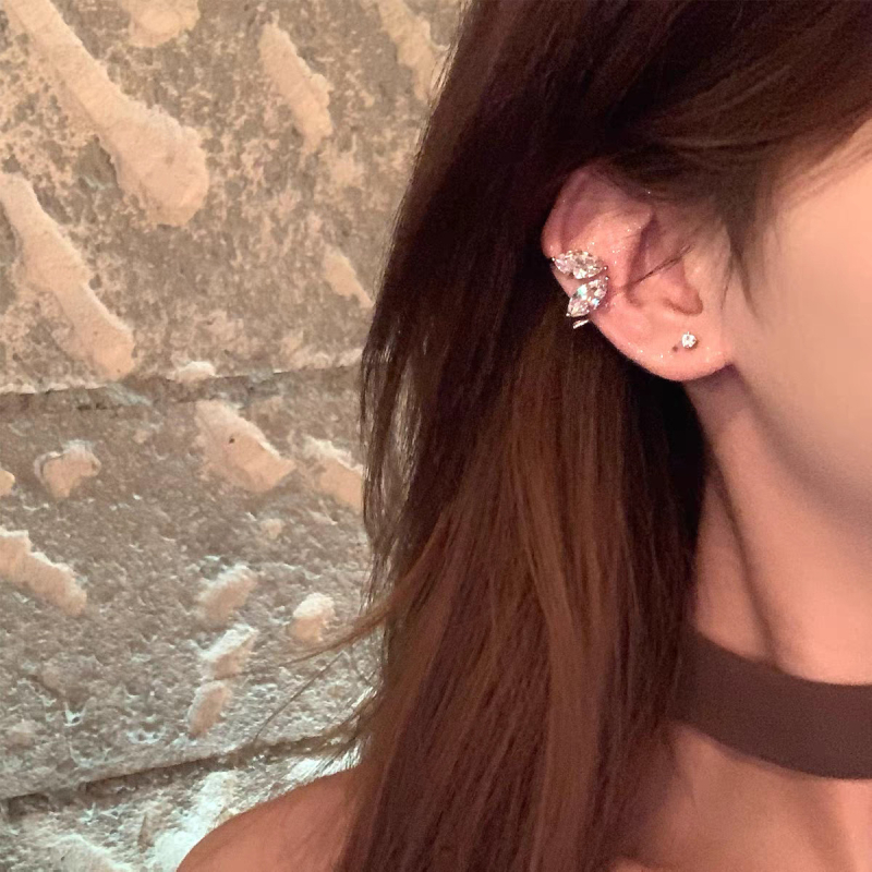 Női U-formájú fülklipsz — ötvözet, könnyed luxus stílus, elektroplakkolás