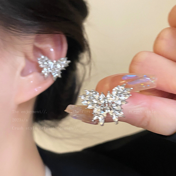 U-alakú fém fülklipsz nőknek cirkóniával, pillangó mintázat, állatöv motívumok