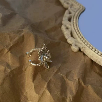 Клипсове за уши във форма на цветя, сплав, електроплакиране (Материал: сплав; Форма: цветя; Тип: U-образен клип за ухо; Обработка: електроплакиране)