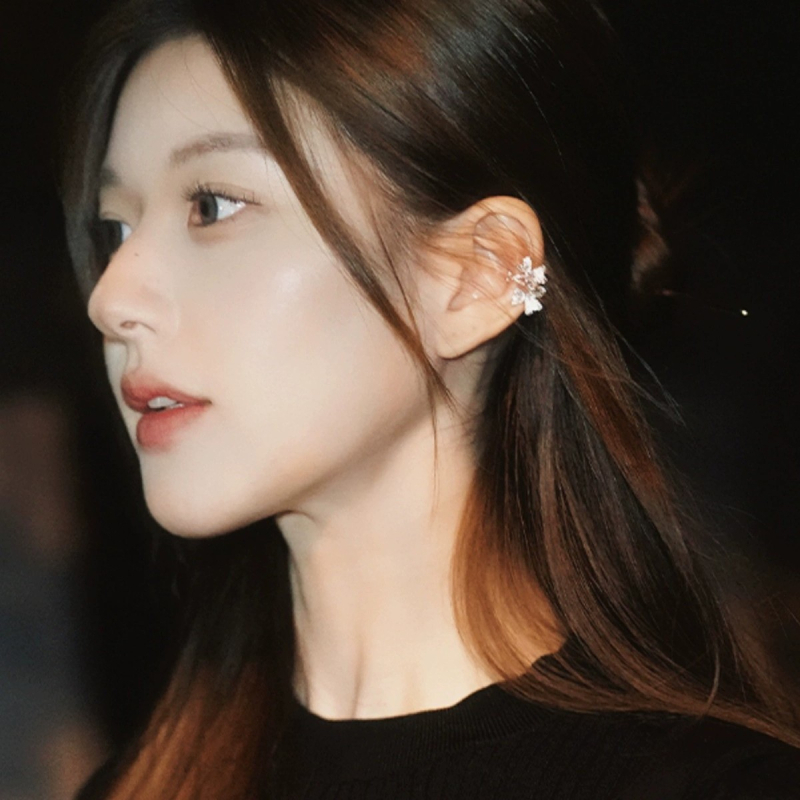 Клипсове за уши във форма на цветя, сплав, електроплакиране (Материал: сплав; Форма: цветя; Тип: U-образен клип за ухо; Обработка: електроплакиране)