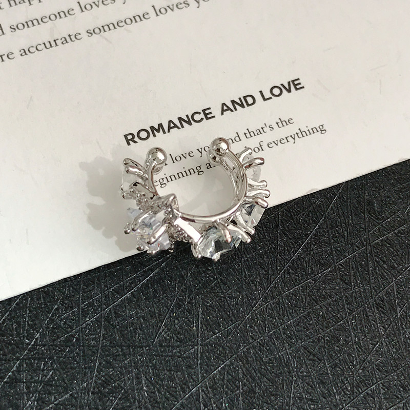 Трагус клип обеци със звезда, меден, микропавиран, пролет 2025