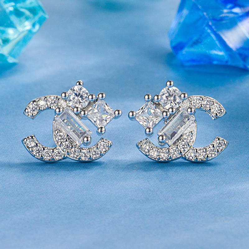 Naušnice - Bakarne s cirkon dizajnom slova C, božanski stil, model H92 Drill C Earrings, stil: slova/brojevi/tekst, Modni OL (Materijal: Bakar; Značka: Weihua; Model: H92 Drill C Earrings; Stil: slova/brojevi/tekst; Stil odijevanja: Fashion OL)
