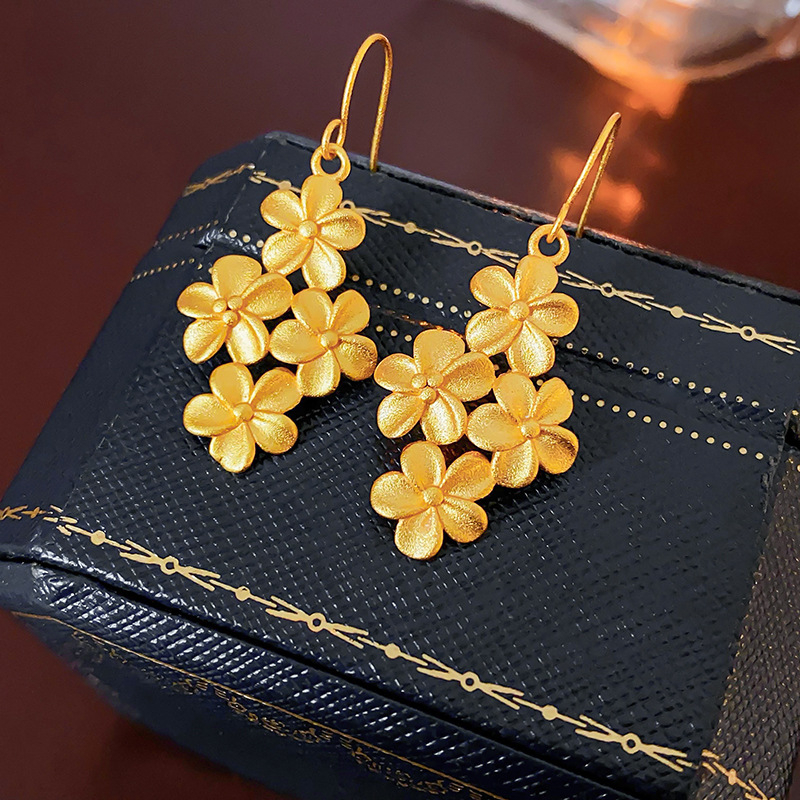 Cercei cu flori, agrafe pentru urechi, 18K aur nisipos, design retro, lux ușor; Material: Shajin; placare: electroplating; ace urechi: oțel