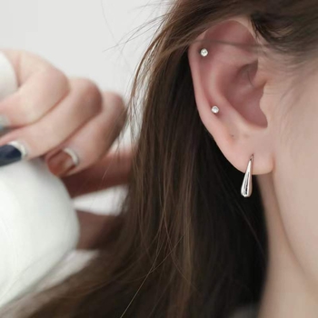 Σκουλαρίκια σε σχήμα σταγόνας από ασήμι 925 για γυναίκες – απλός, κομψός σχεδιασμός