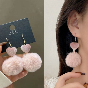Σκουλαρίκια με καρδιά σε σχήμα φουντωτής γούνινης μπάλας, με γάντζο, για γυναίκες, από κράμα