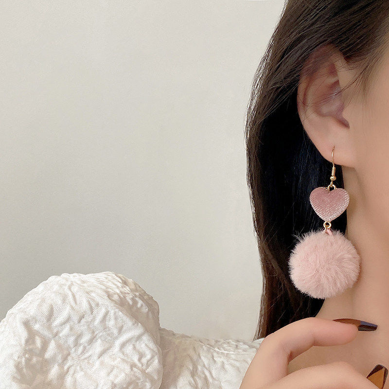 Σκουλαρίκια με καρδιά σε σχήμα φουντωτής γούνινης μπάλας, με γάντζο, για γυναίκες, από κράμα