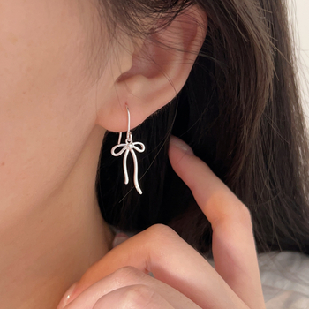 Ασημένια γάντζοι με φιόγκο για γυναίκες — 925 καθαρότητα, Bow στυλ, Persistence, καλοκαίρι 2024