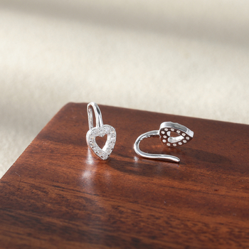 Γάντζοι καρδιάς για τα αυτιά από S999 καθαρό ασήμι για γυναίκες — Απλός σχεδιασμός