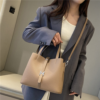 PU bucket táska nőknek – retro stílus, mágneszár, bélés nélkül, belső zsebek telefonhoz, személyi igazolványhoz és cipzárhoz