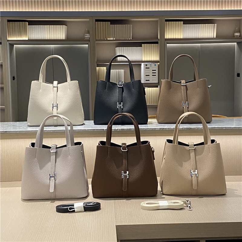 PU bucket táska nőknek – retro stílus, mágneszár, bélés nélkül, belső zsebek telefonhoz, személyi igazolványhoz és cipzárhoz