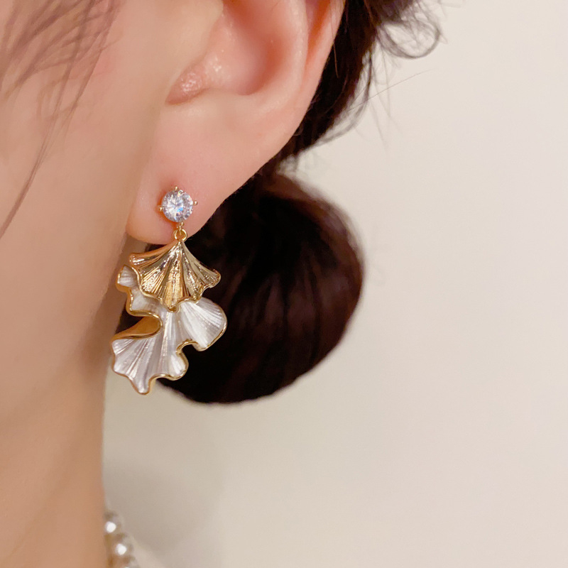 Meďné náušnice s tvarom kvetu, pravé zlaté pokovovanie, všestranný štýl