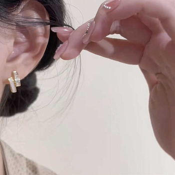 Meďové náušnice s geometrickým kruhovým dizajnom s cirkónmi, minimalistický štýl pre ženy, elektroplating, jeseň 2024