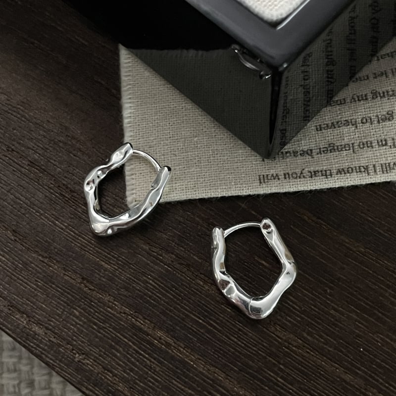 Naušnice od srebra S925 s teksturiranim dizajnom, minimalistički stil, elegantan dojam