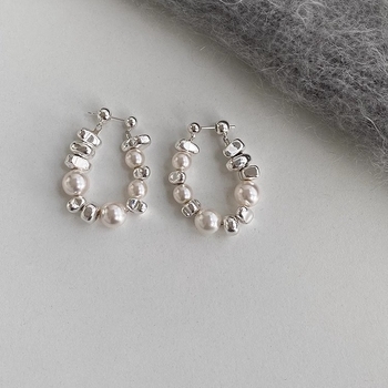 Náušnice s imitáciou perly, geometrický dizajn, elektroplátované, pôvod Yiwu, japonsko-kórejský štýl.