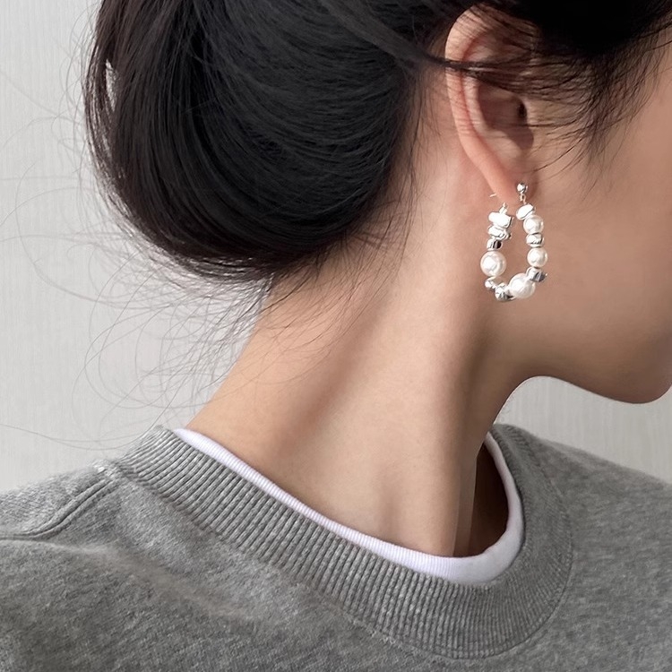 Náušnice s imitáciou perly, geometrický dizajn, elektroplátované, pôvod Yiwu, japonsko-kórejský štýl.