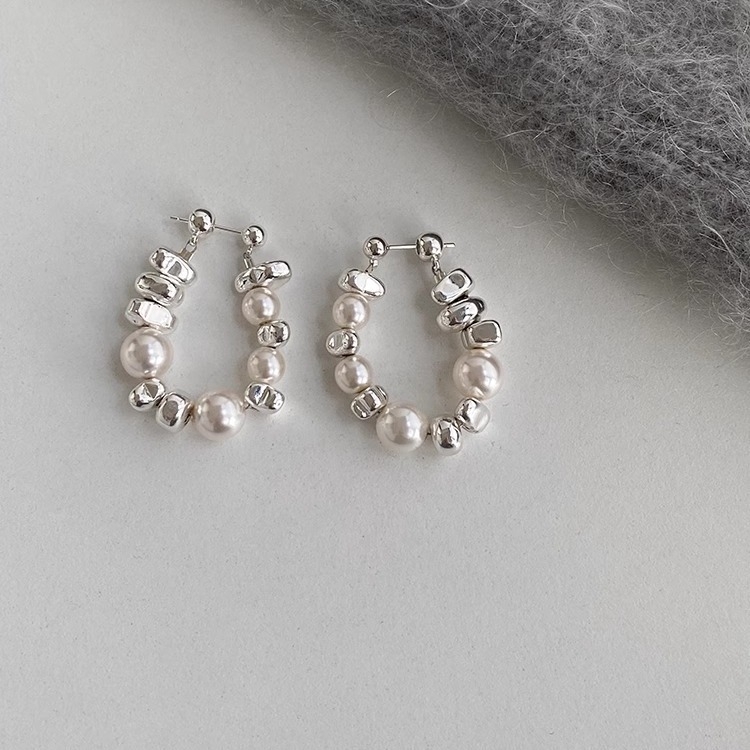 Náušnice s imitáciou perly, geometrický dizajn, elektroplátované, pôvod Yiwu, japonsko-kórejský štýl.