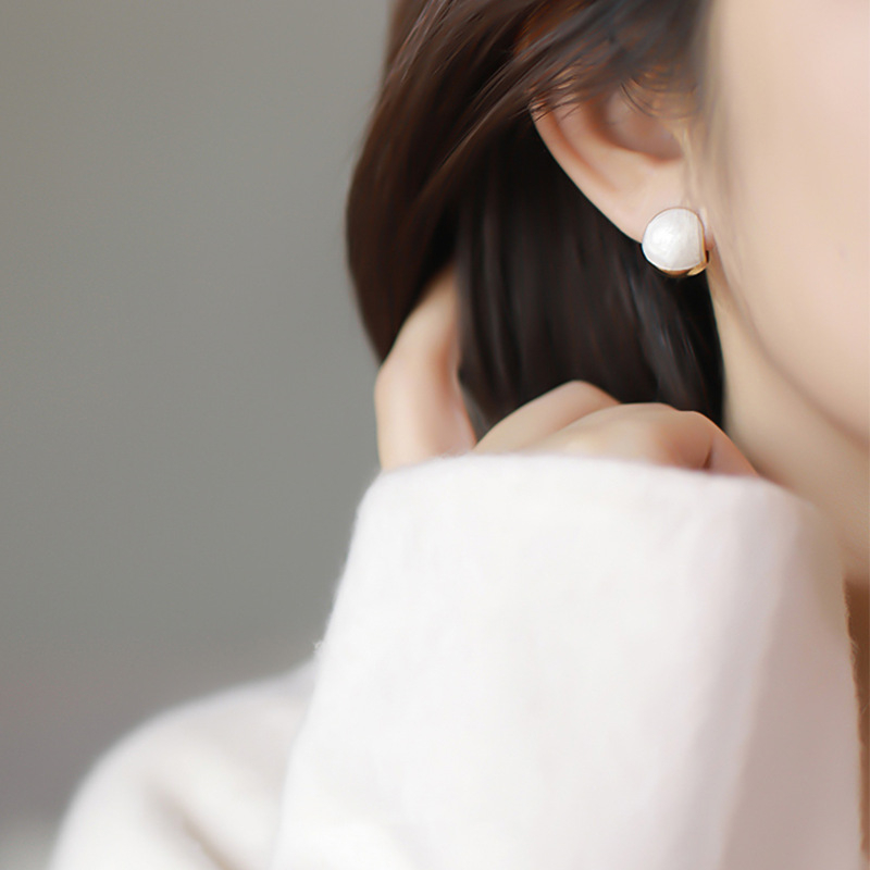 Клипсове за уши за жени от цинкова сплав, геометричен диск дизайн, покритие с капещо масло, без обици, стил Xiao Xiang Feng.