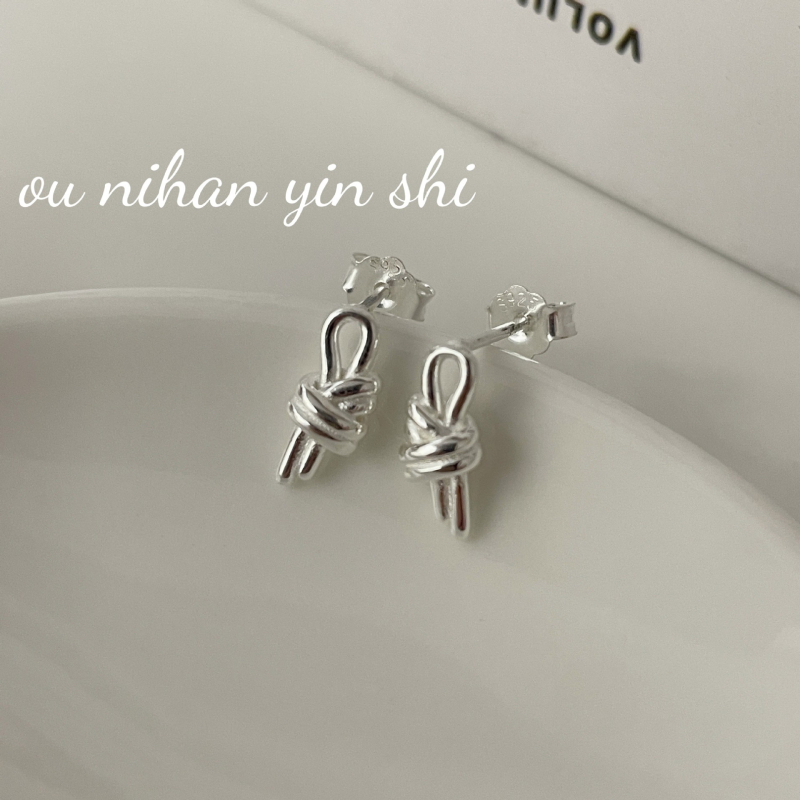 Naušnice od S925 srebra s čvorom za žene – minimalistički, elegantan, jedinstven stil