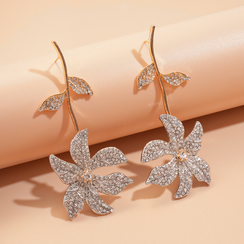 Náušnice s dizajnom kvety a listu, s diamantmi, zliatina, s 925 striebornými kolíkmi — ľahký luxusný štýl