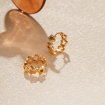 Meďové náušnice s hviezdnym tvarom a vsadenými zirkónmi – dámsky módny dizajn