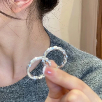 Náušnice: kovové, geometrický tvar, elektroplating, ľahká luxusná elegancia pre ženy (Náušnice • Kov • Geometrický tvar • Elektroplating • Ľahká luxus)