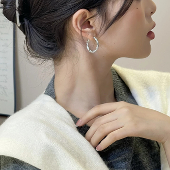 Náušnice: kovové, geometrický tvar, elektroplating, ľahká luxusná elegancia pre ženy (Náušnice • Kov • Geometrický tvar • Elektroplating • Ľahká luxus)